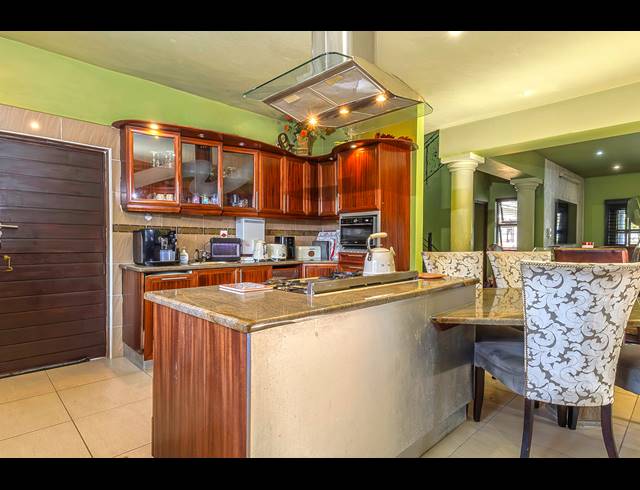 4 BEDROOM HOUSE FOR SALE IN HILLCREST PARK